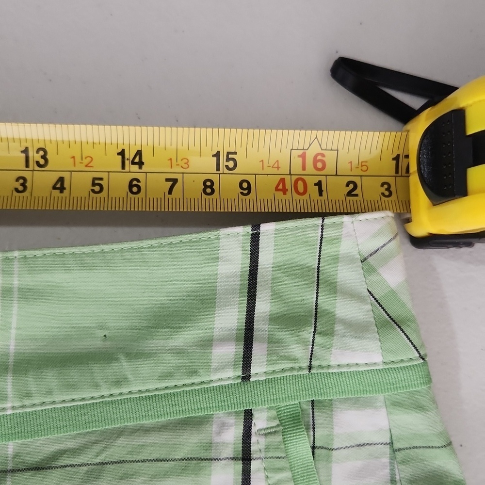 IZOD Shorts Womens Size1 10 XFG Stretch Plaid Green Plaid - Picture 6 of 8